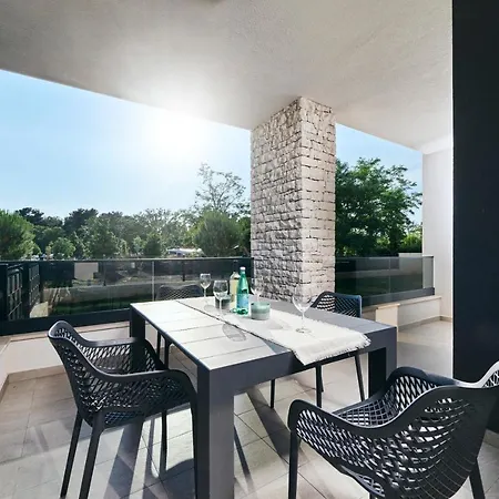 San Maris Apartment *