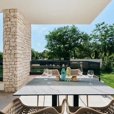 San Maris Apartman *